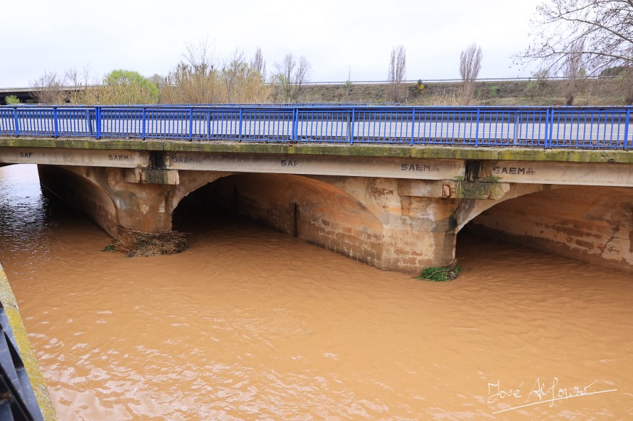 La lluvia palía la sequía de Requena-Utiel