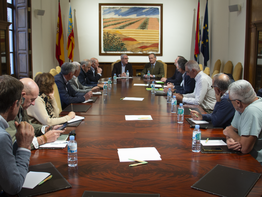 Cooperativas agroalimentarias de la Comunidad Valenciana han abordado diversos asuntos con el conseller de Agricultura José Luis Aguirre