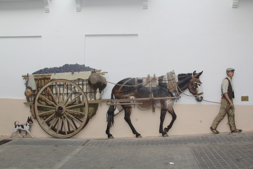 Utiel recibe la donación de la Asociación Cultural “Serratilla” de la escultura “Carro de Uva”, obra del artista Luis Zafrilla