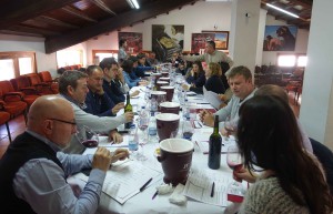 Los enólogos de Utiel-Requena catan la añada 2015